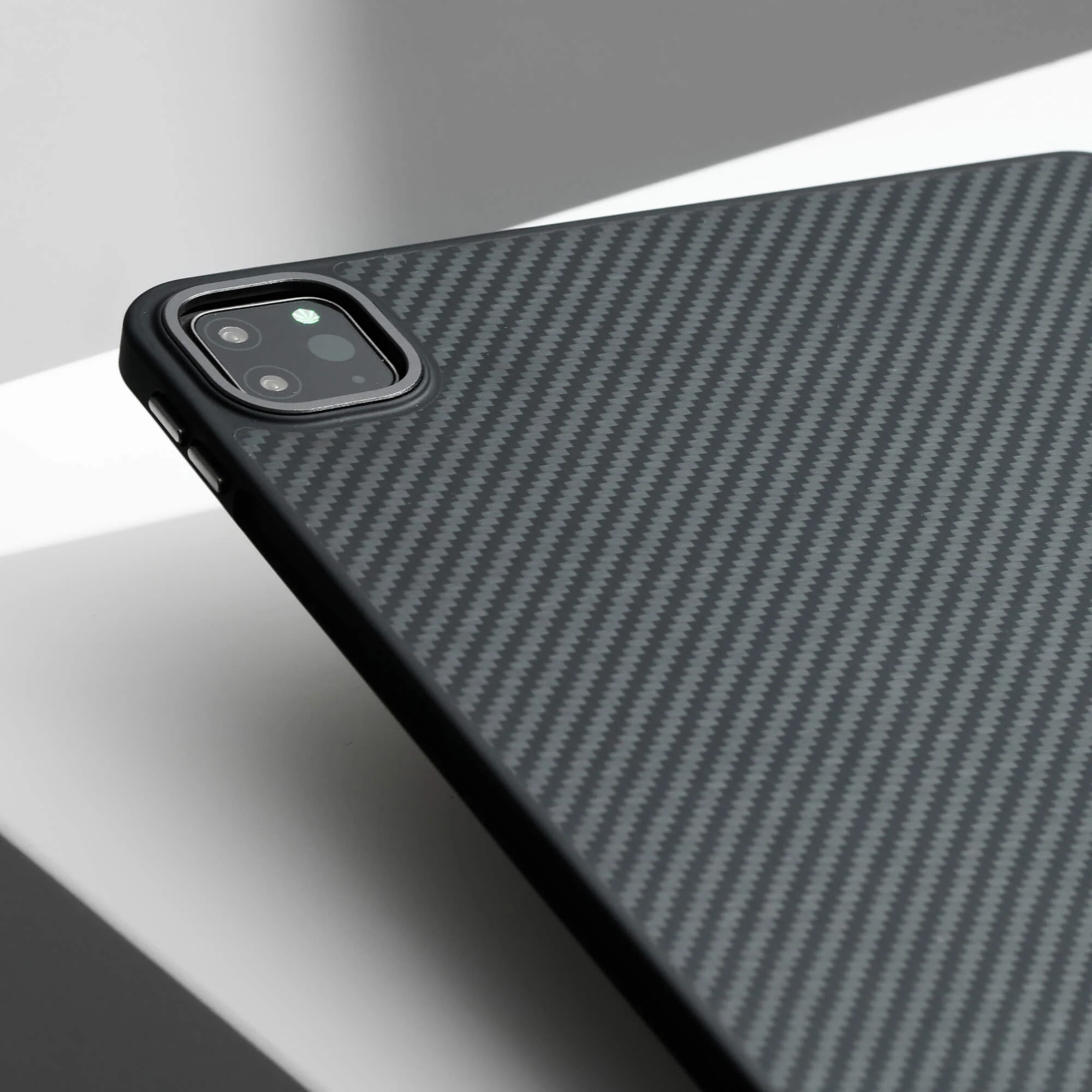 Apex Aramid iPad Case - Image 12