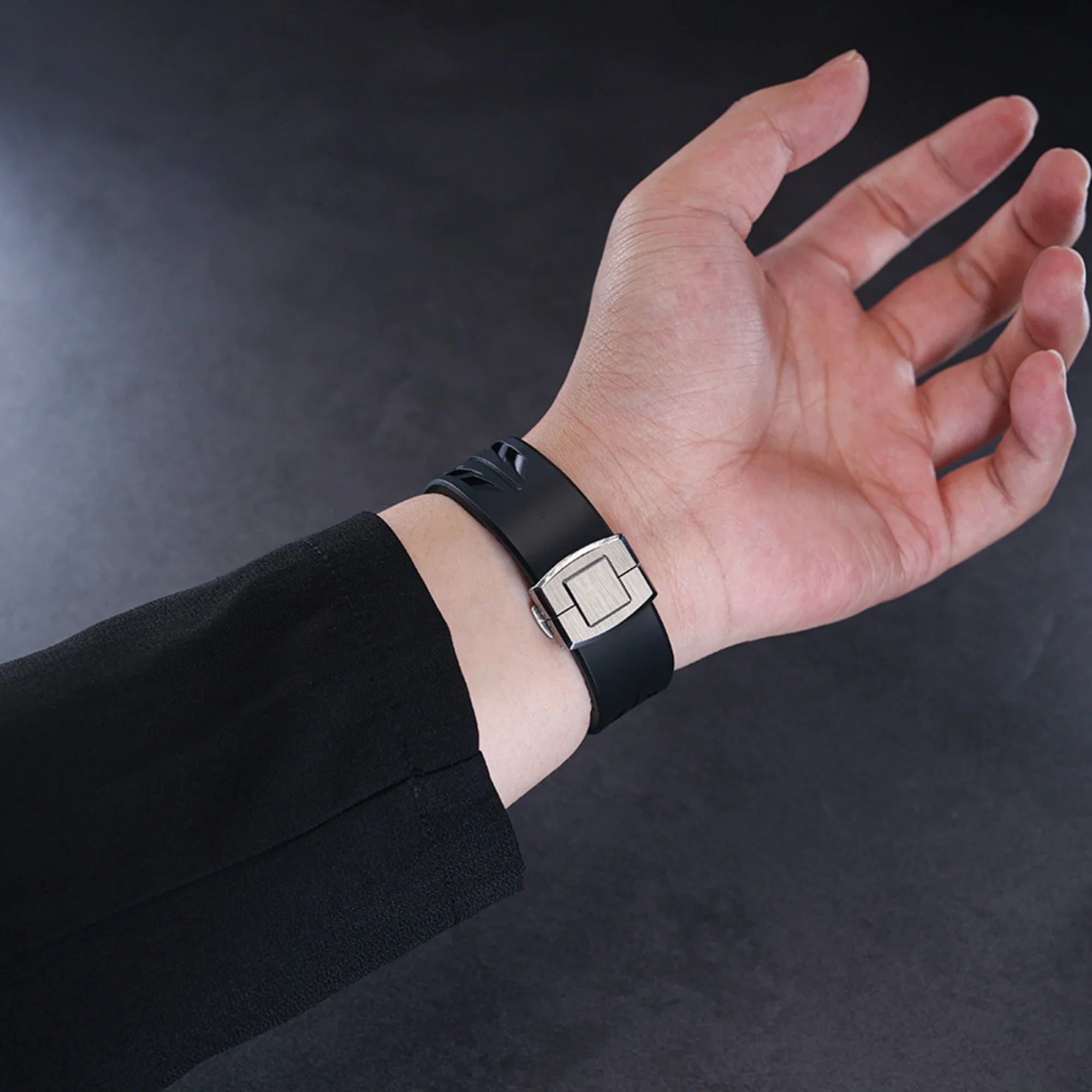 Apple Watch Luxury Sport Band - Image 4